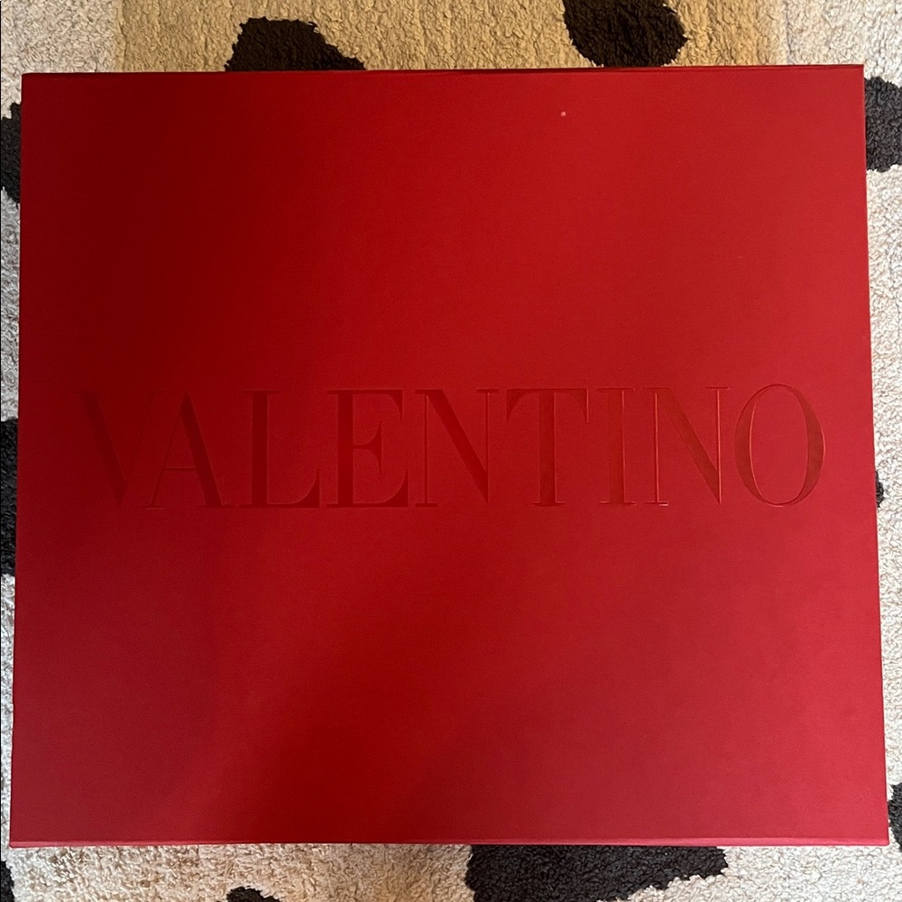 Valentino Bold Red Gift Box n7